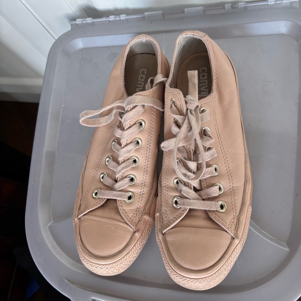 Chuck Taylor All-Star Rose Gold Leather Low - 6.5